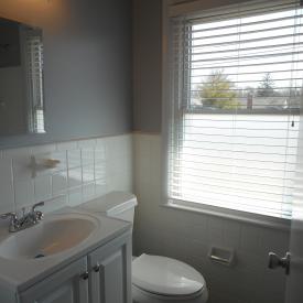 Townhome bath upstairs