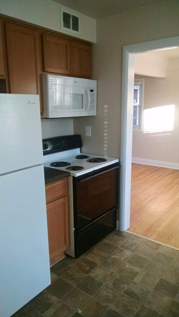 3 Bedroom / 1.5 Bath Townhome - KITCHEN10x12