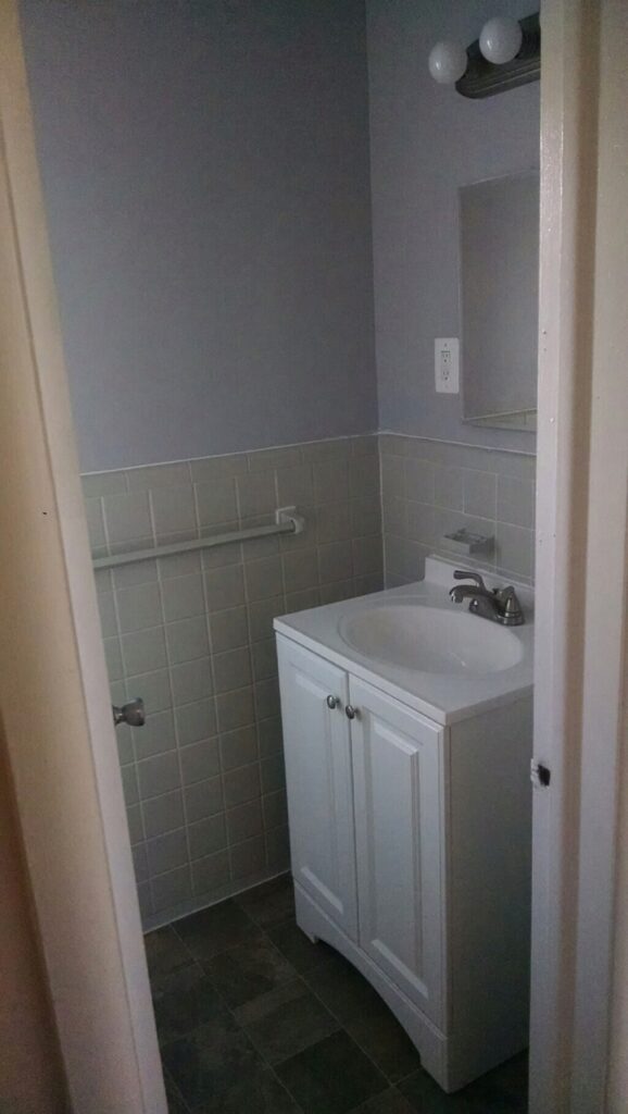3 Bedroom / 1.5 Bath Townhome - Half-Bath Main Level