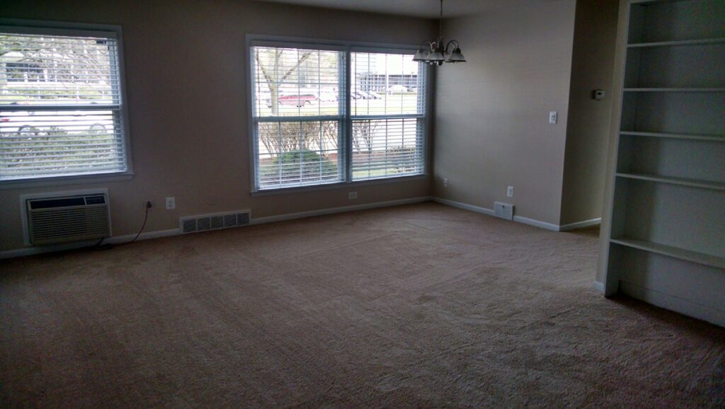2 Bedroom / 1 Bath Apartment -Living rm-Dining rm 18x12